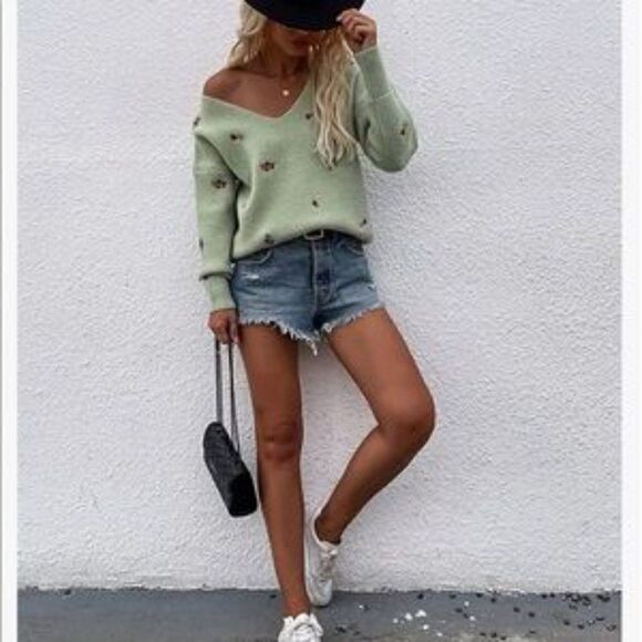 New White V Neck Embroidered Ribbed Knit Pullover Sweater - Picture 11 of 13